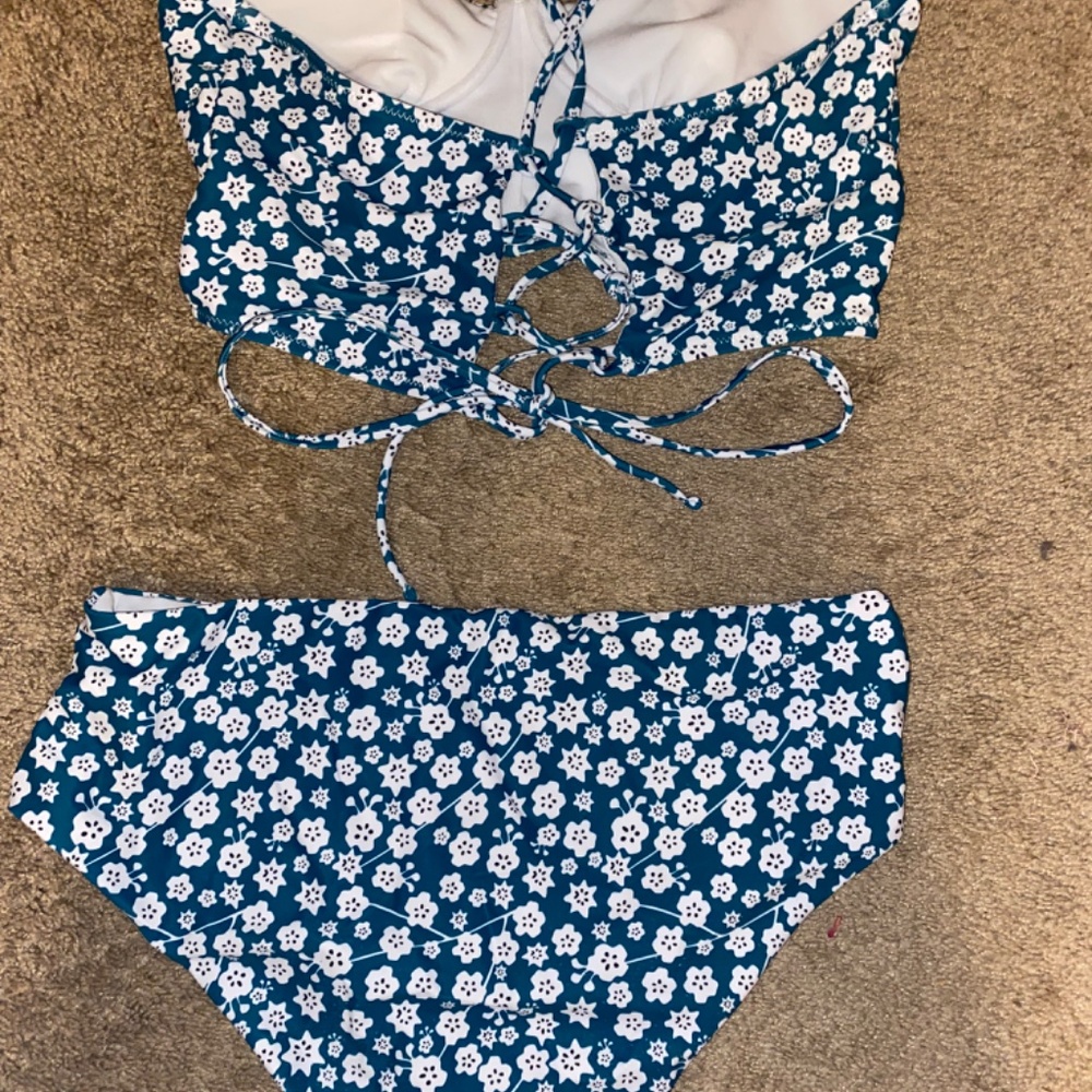 Bikini - Picture 2 of 2
